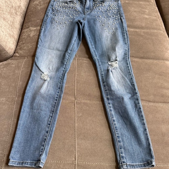 Seven7 Blue Skinny Jeans with Elegant Pearl Details - Picture 5 of 10
